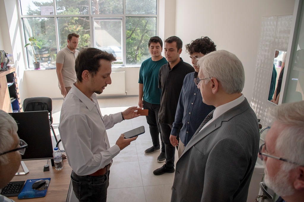 Vali Kılıç TEKNOKENT’ te Genç Girişimcilerle Buluştu

Teknoloji Geliştirme Bölgesi TEKNOKENT’te faaliyet gösteren girişimciler ve firma temsilcileriyle bir araya gelen Bolu Valisi Erkan Kılıç,Ar-Ge, inovasyon ve yazılım projeleri hakkında bilgiler aldı.⬇️
bolu.gov.tr/vali-kilic-tek…