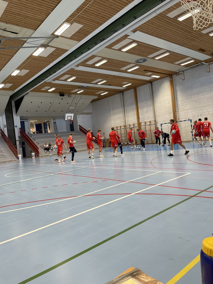 Gamst91's tweet photo. Første tellende kamp for Kolstads stjernegalleri. NM kamp mot Tiller i evigunge Husebyhallen. #2handball https://t.co/wj2Imk5ueF