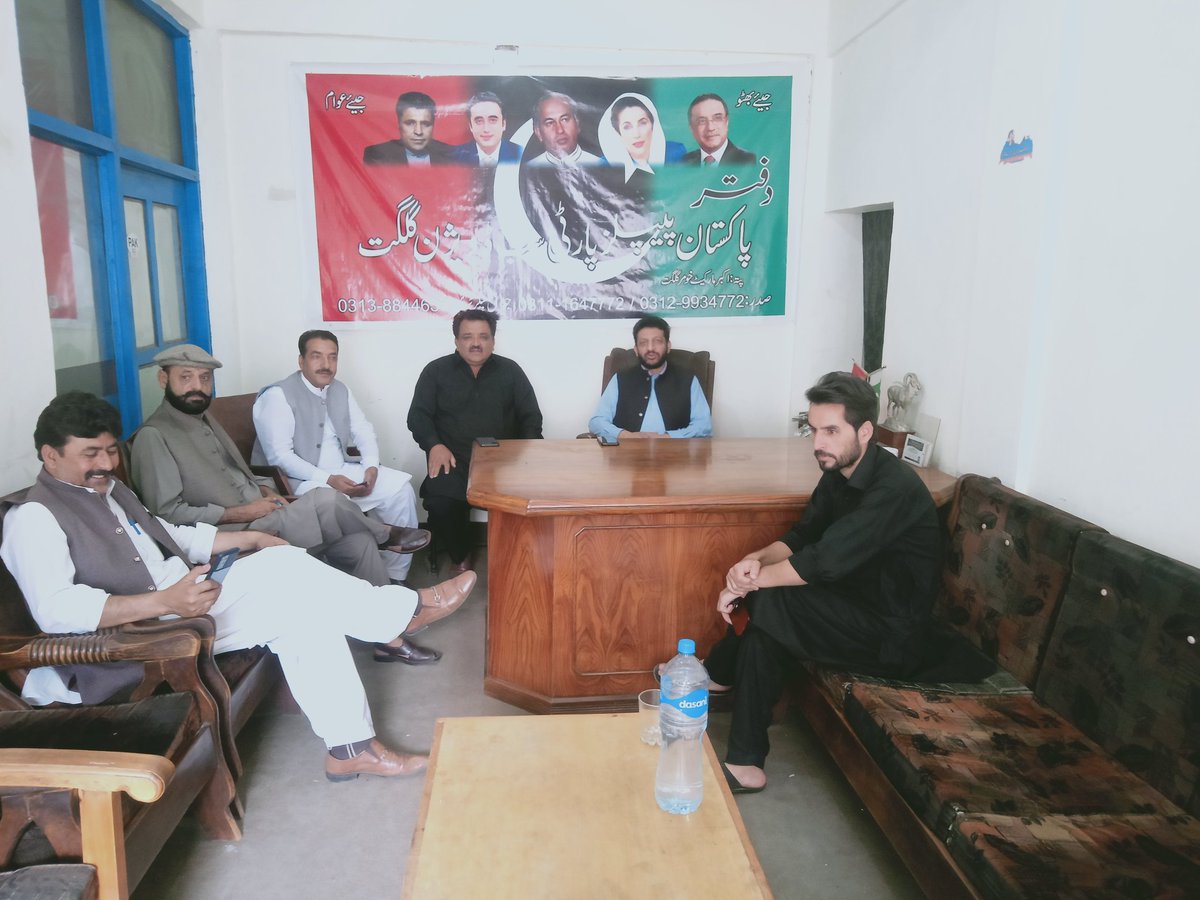 PppSecretary's tweet photo. پاکستان پیپلزپارٹی کے سنیر رہمناجناب ناصر میر اور پارٹی کے دیگر رہنماوں کے درمیان پاررٹی کے افعالت کے لیے منٹگ ۔ https://t.co/HJwISQ6fYB