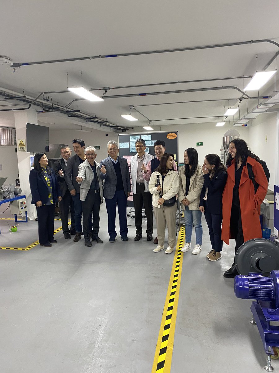 fabiohero1's tweet photo. Recibimos la delegación del gobierno de Corea, quienes están interesados en el apoyo de políticas relacionadas con la Economía Circular en el País @SENADttoCapital @SENAComunica https://t.co/wuoO8LPxaQ