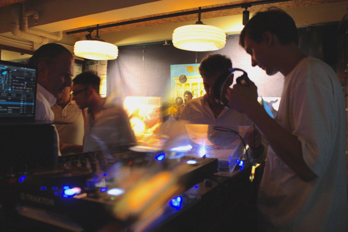 2SkyLab's tweet photo. 🇭🇰 For the first time ever art collectors and #NFT enthusiasts had a glimpse at the legendary artworks of Ruby Mazur crafted well over a decade ago 🎨 a true set of gems 💎 surfaced the market and we ought to celebrate them in style, with music and friends.

#HongKong #phygital https://t.co/61xbIaxPCs