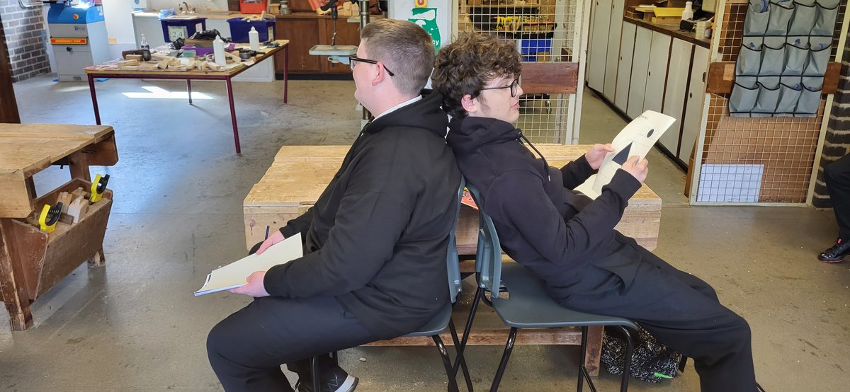 KPSSTechnical's tweet image. Ms Pettigrews STEM class were improving their communication skills today by doing Back2Back drawing. #YoungSTEMLeaders #STEMskills #communicationskills @KpssStem
