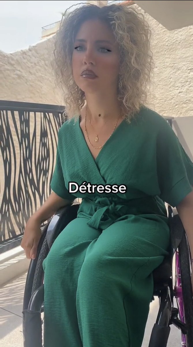 Mokobe113's tweet photo. Elle s’appelle @NadjetMeskine31 32 ans d’origine algérienne en situation d’handicap depuis sa naissance elle habite à Béziers depuis peu et Malheureusement elle est victime d’harcèlements à répétition par ses voisins  partager au maximum svp pour lui donner de la force merci https://t.co/s7WWWeMQUE