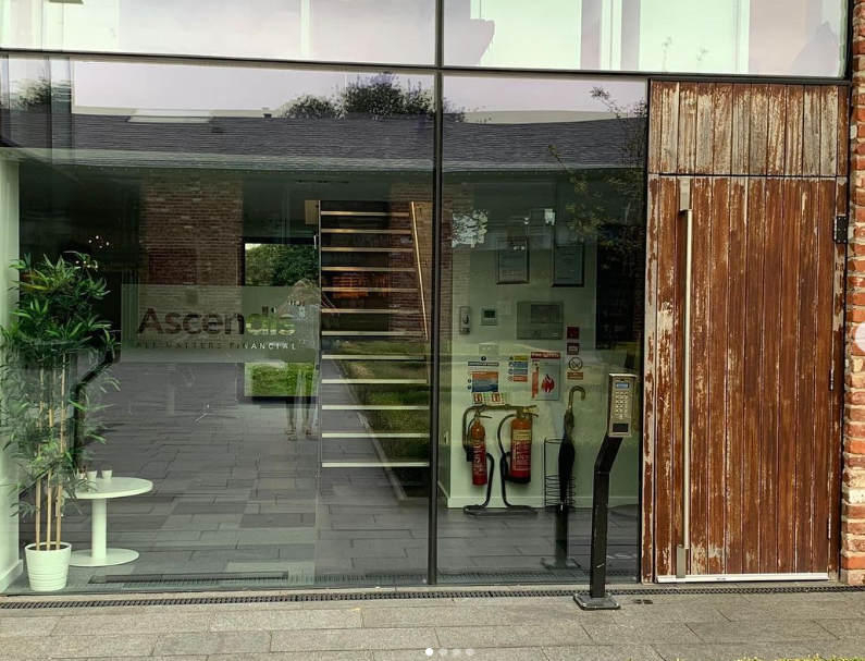 AscendisUK's tweet photo. We love our brand new door, installed by @everglade_UK!
Check out the before and after photos below. 👇
Thank you to the team at #Everglade for their fantastic service.
#newdoor #revamp https://t.co/D8cnIfOqKV