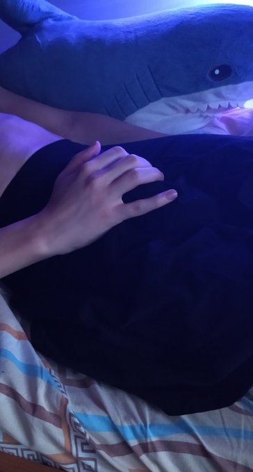 3 pic. Wanna see what's under there? https://t.co/7nxruRYWIi