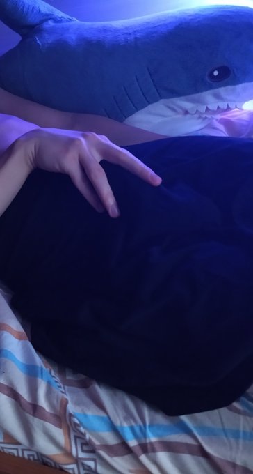 2 pic. Wanna see what's under there? https://t.co/7nxruRYWIi
