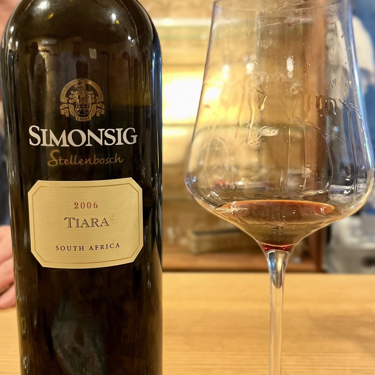 ayucow's tweet photo. なんか最後ヤバいの出てきた。
終電コース。
#豪徳寺 #南アフリカワイン #ワイステ #southafricanwine #simonsig https://t.co/xhF3q7Zmyj