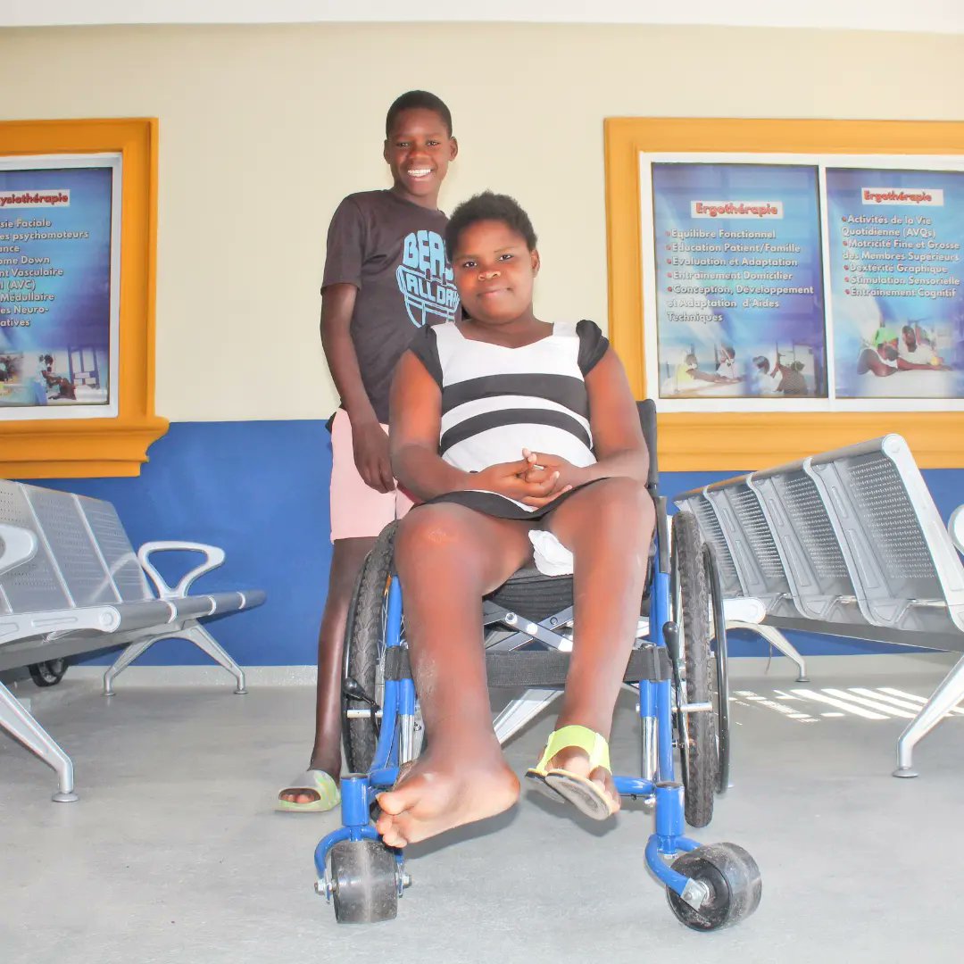 FONHARE's tweet photo. FONHARE a offert un tout nouveau fauteuil roulant  à Isemane
Grâce à sa nouvelle chaise, Isemane a enfin la liberté et indépendence qu'elle mérite.
Elle peut se déplacer toute seule.

#fonhare
#inclusion
#réadaptation
#Comprendre le handicap https://t.co/Fw8NmNIoAT