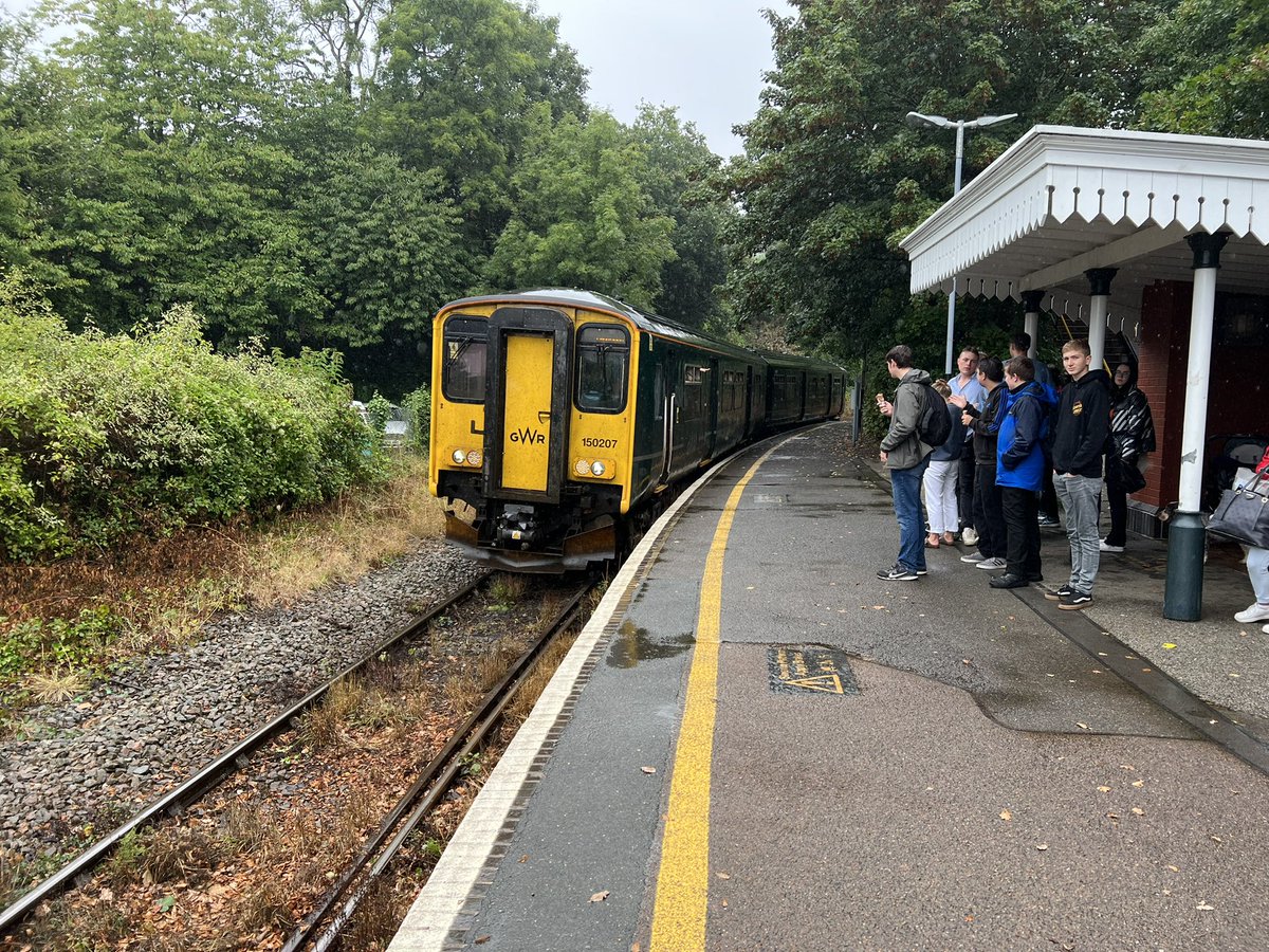 pipdunn's tweet photo. Who says branch lines should be closed?!? There are 20 folk (and a lovely dog) waiting at Calstock for the local train to Plymouth today. And the train was well loaded when it arrived! https://t.co/ah4buCU3Dk