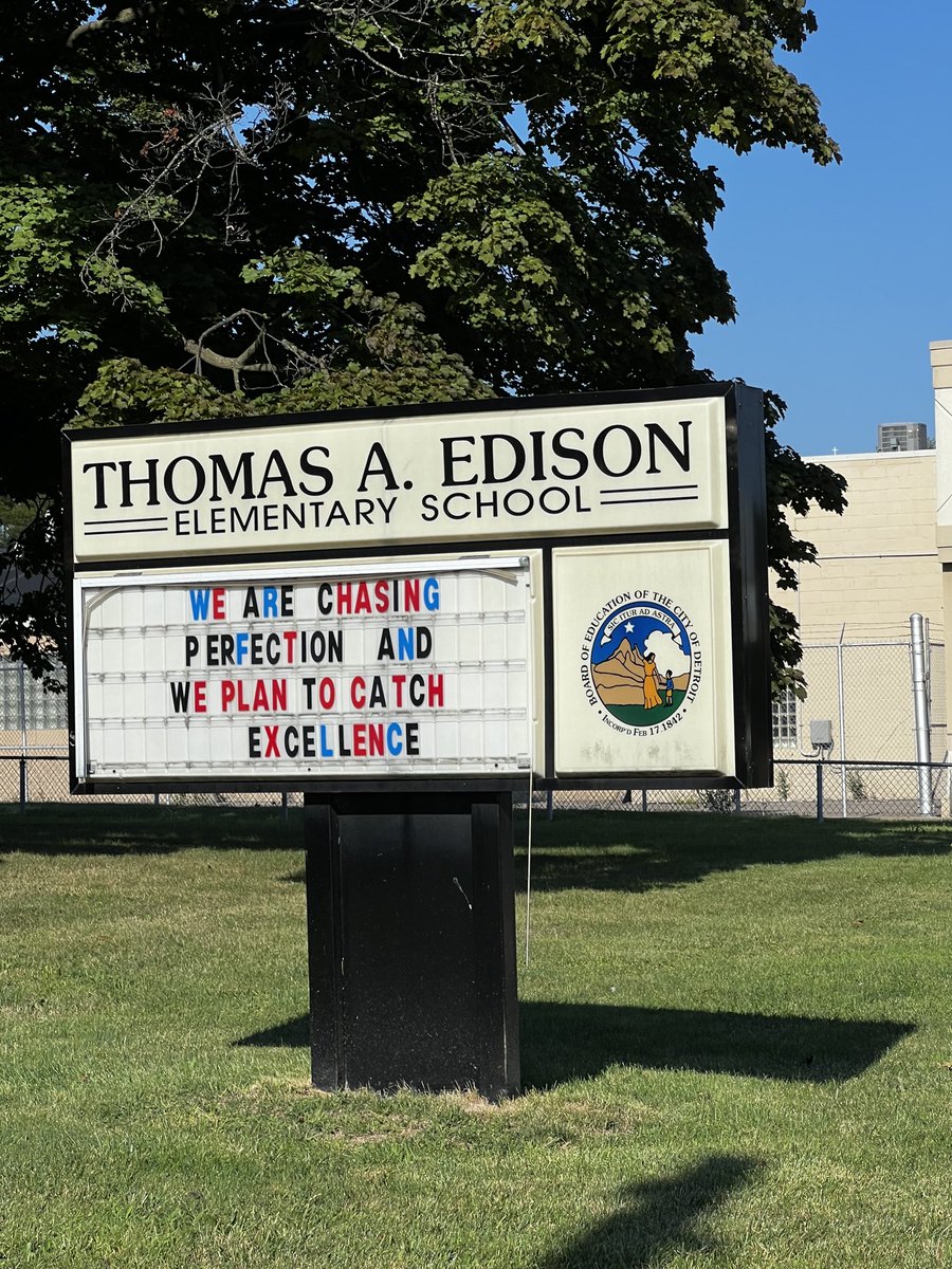teach4mykidz's tweet photo. Principal Christian and her staff are busy creating a beautiful welcoming environment for their scholars. She rolls up her sleeves and works with teachers to get it done!@EdisonDPSCD is ready for the Rise!#DPSCD #YearofRecovery https://t.co/cDuBWHJYNI