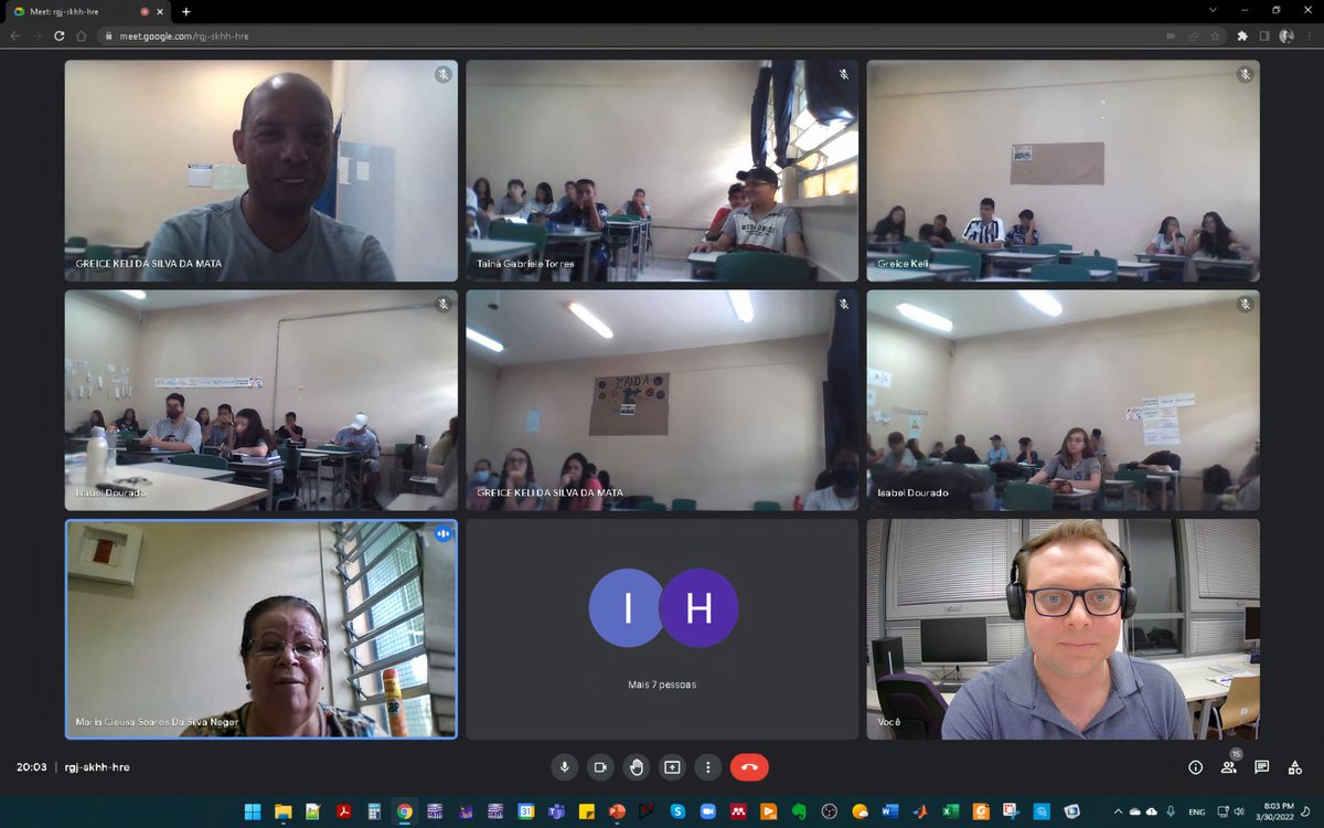 SCENT31190797's tweet photo. A lecture from @LoschiJose on The Incontestable Relationship between Studies and the Construction of the Life Project. The lecture was dedicated to high school students of the State School Lavínia Ribeiro Aranha. #people #research #students #engagement #brazil https://t.co/TcLkzyERec