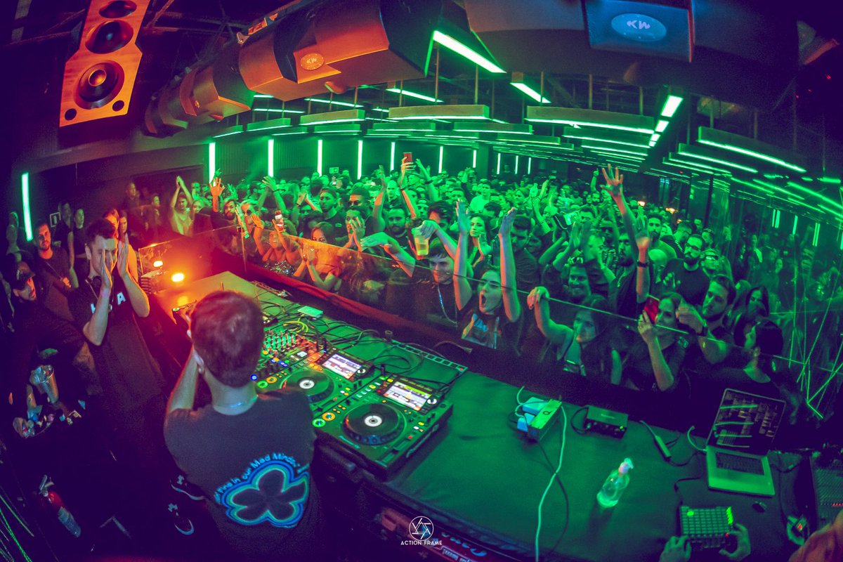 That moment 
<a href="/djguyj/">Guy J</a> 
<a href="/dedgesp/">D-Edge</a>