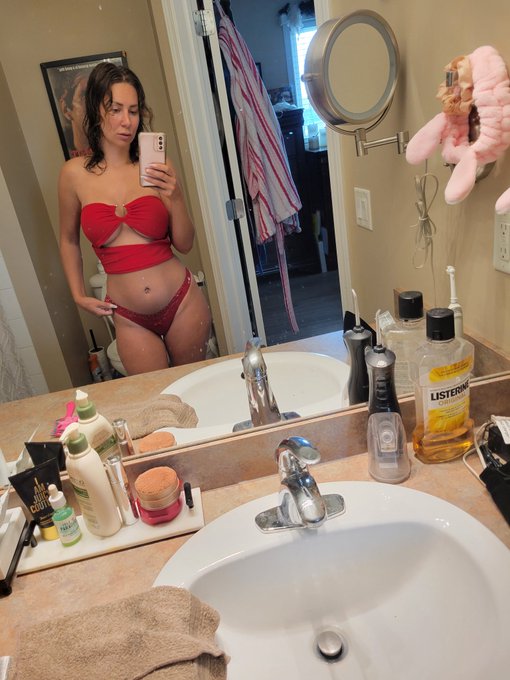 Hair gone wild #onlyfansgirl #NaturalBeauty https://t.co/JaBYJgrEWQ