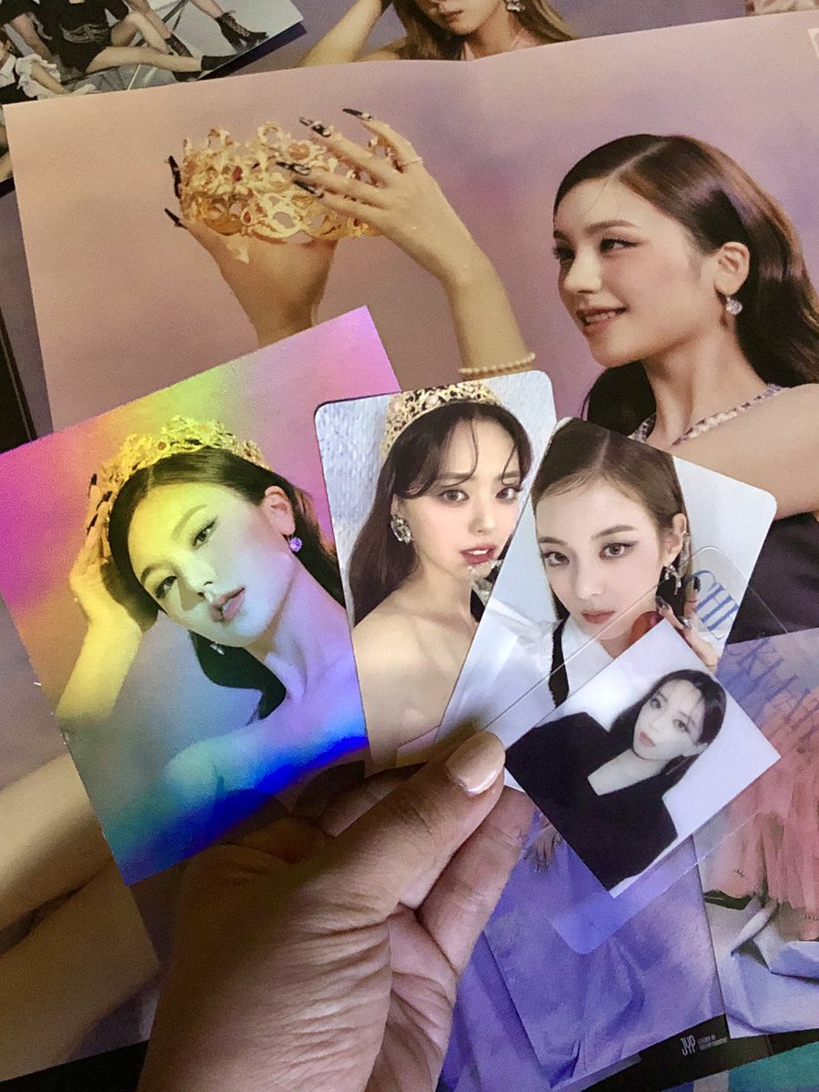 lavschae's tweet photo. already got #MY_CHECKMATE album ✨🫶
as a ryujin and chaeryeong stan, i cried 🥹 lol but still, i love my pulls!! everything is so pretty 🥺🤍
tysm @seoulpopmerchph 🫶 https://t.co/TdCSQRdFPr