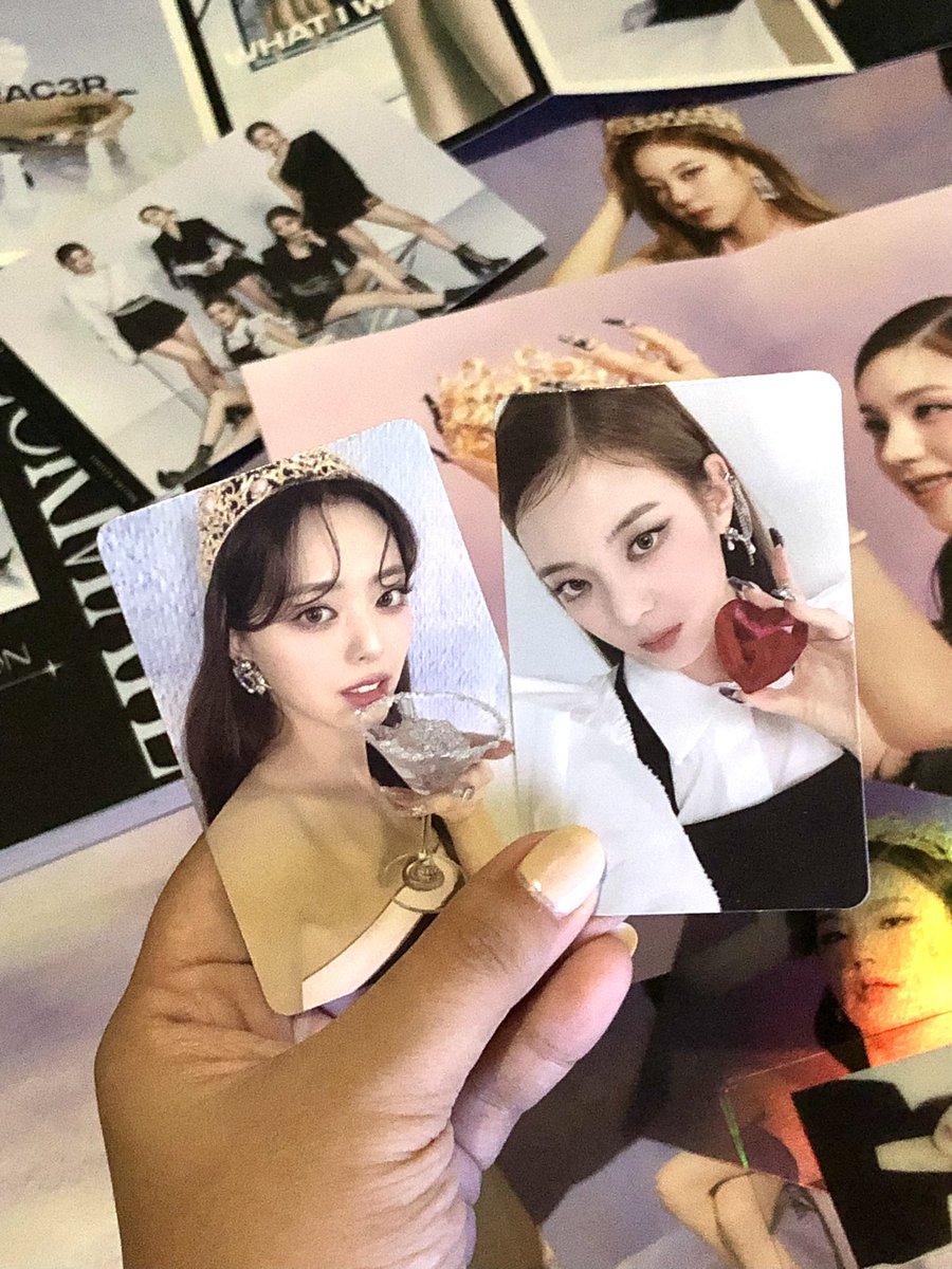lavschae's tweet photo. already got #MY_CHECKMATE album ✨🫶
as a ryujin and chaeryeong stan, i cried 🥹 lol but still, i love my pulls!! everything is so pretty 🥺🤍
tysm @seoulpopmerchph 🫶 https://t.co/TdCSQRdFPr
