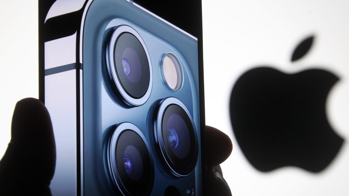 PCSINTL's tweet image. Apple has released iOS 15.6.1, along with a warning to update now, because it fixes two security holes already being used to attack iPhones.

Source:
Forbes

Read the full article here: buff.ly/3AhfoPL 

#security #ios #iosupdate #apple #iphone