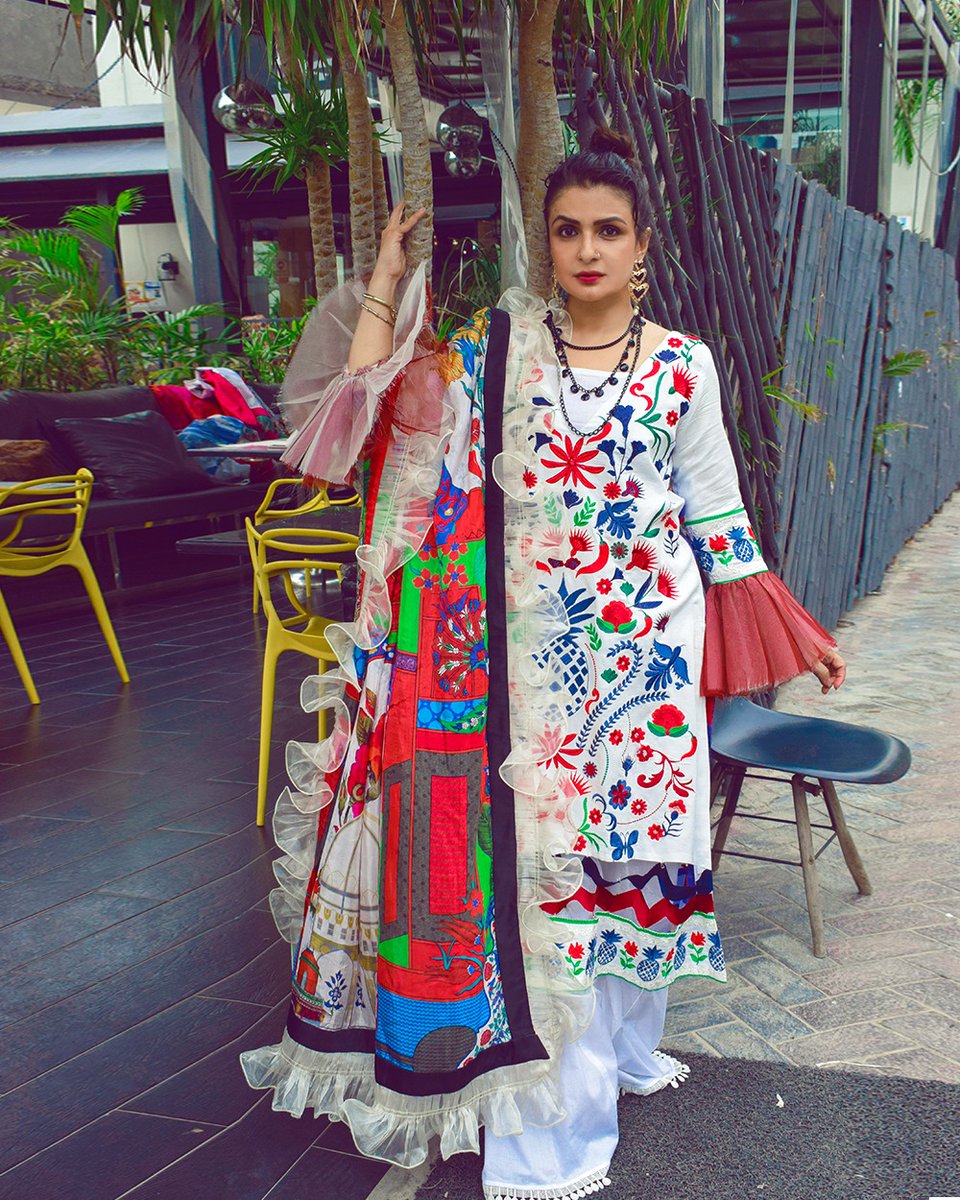 ninelines9's tweet photo. Seyham Vahidy literally slays when she wears #9lines https://t.co/jCXLPGbbMl