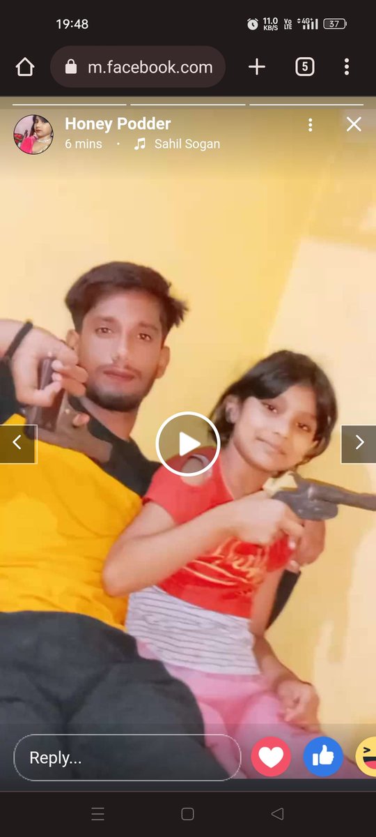 anuragg007's tweet photo. @BiharPoliceCGRC @helpline_BP @BegusaraiPolice @DM_Begusarai
@begusaraitoday
यह लड़का खुलेआम फेसबुक पर देसी कट्टा लेकर पुलिस को चुनौती दे रहा है और एक नाबालिग लड़की के हाथ में पिस्तौल थमा के क्या दर्शा रहा मैं पुलिस प्रशासन से दरखास्त करता हूं कि इस लड़के और लड़की के पिता जो(1/2) https://t.co/9CLMK1VLPa