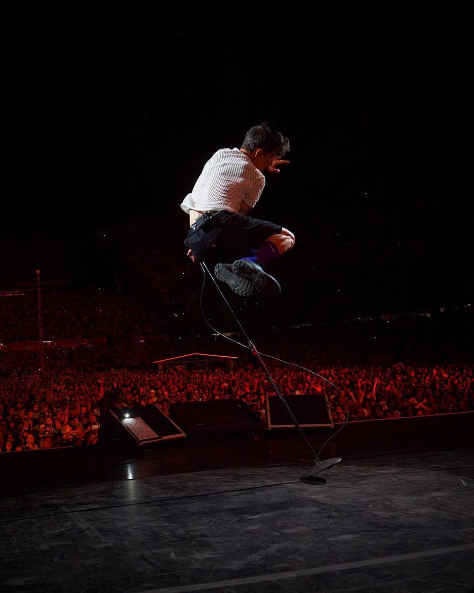 ChiliPeppers's tweet photo. Chicago air drop - August 19, 2022 https://t.co/Va7jRAesM8