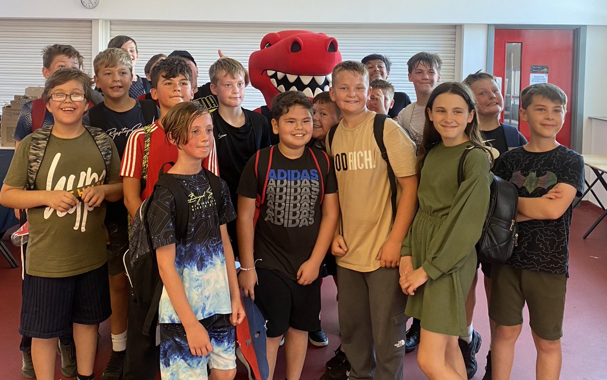 Venture_Summer's tweet photo. Our Venture Mascot also made a surprise appearance at the end of the day for our students! There were so many excited screams!! https://t.co/Tw0680NoMp