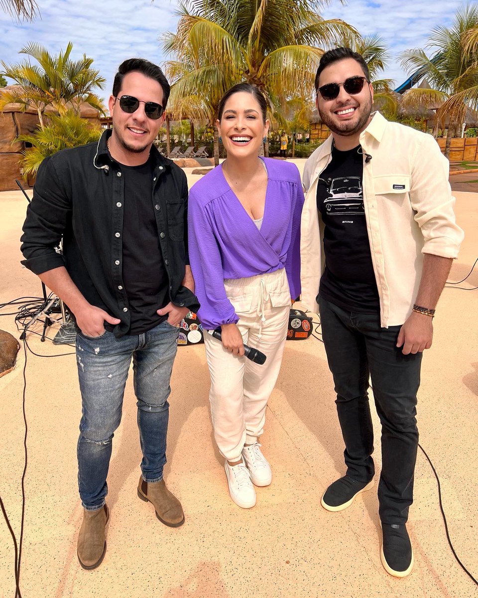 hugoevitor's tweet photo. Gravando o @programameums! Em breve no ar pra vocês! @tvmorenams ✨🎶 #respeitaminhadupla #hugoevitor https://t.co/gcR37YeAe4