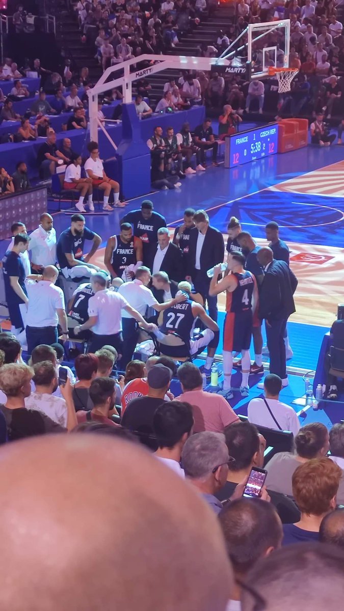 fracturedutibia's tweet image. Rudy et evan vont faire le taff 🇫🇷🇫🇷🇫🇷
#FIBAWC