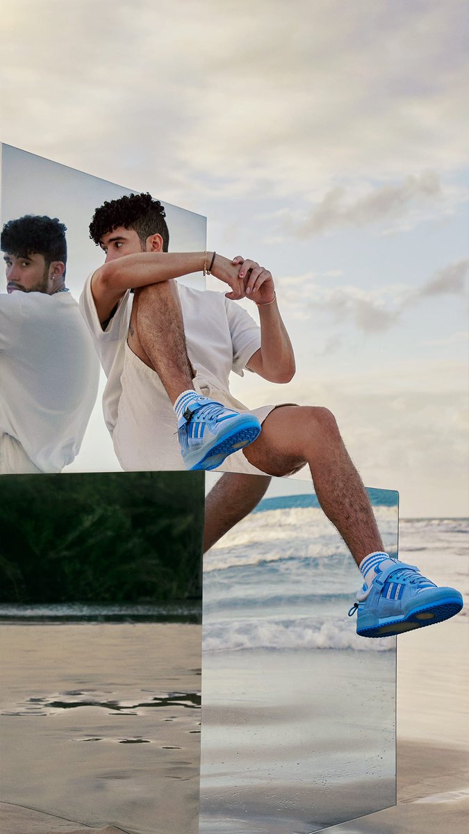 _JHustle_'s tweet photo. Bad Bunny’s Forum Blue https://t.co/pBv7e3VUl5 https://t.co/MpcdZthXkw