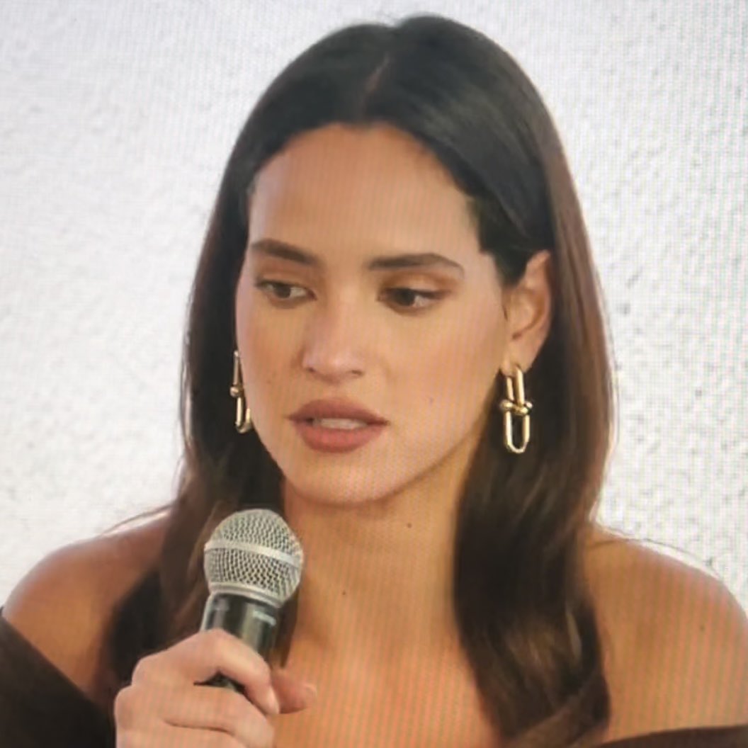 adriaaupdates's tweet photo. Adria Arjona is such a masterpiece. https://t.co/jCw0meGixx