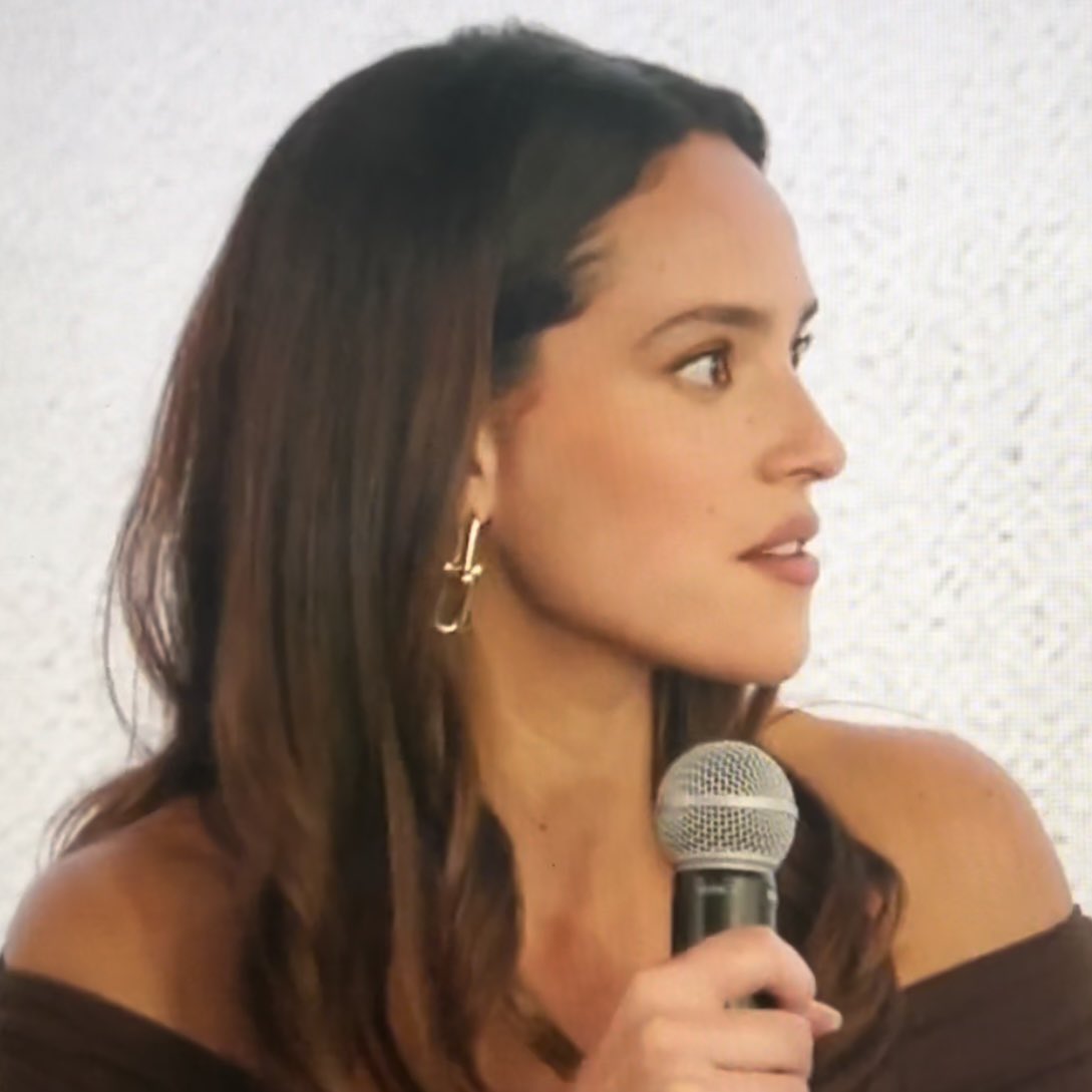 adriaaupdates's tweet photo. Adria Arjona is such a masterpiece. https://t.co/jCw0meGixx