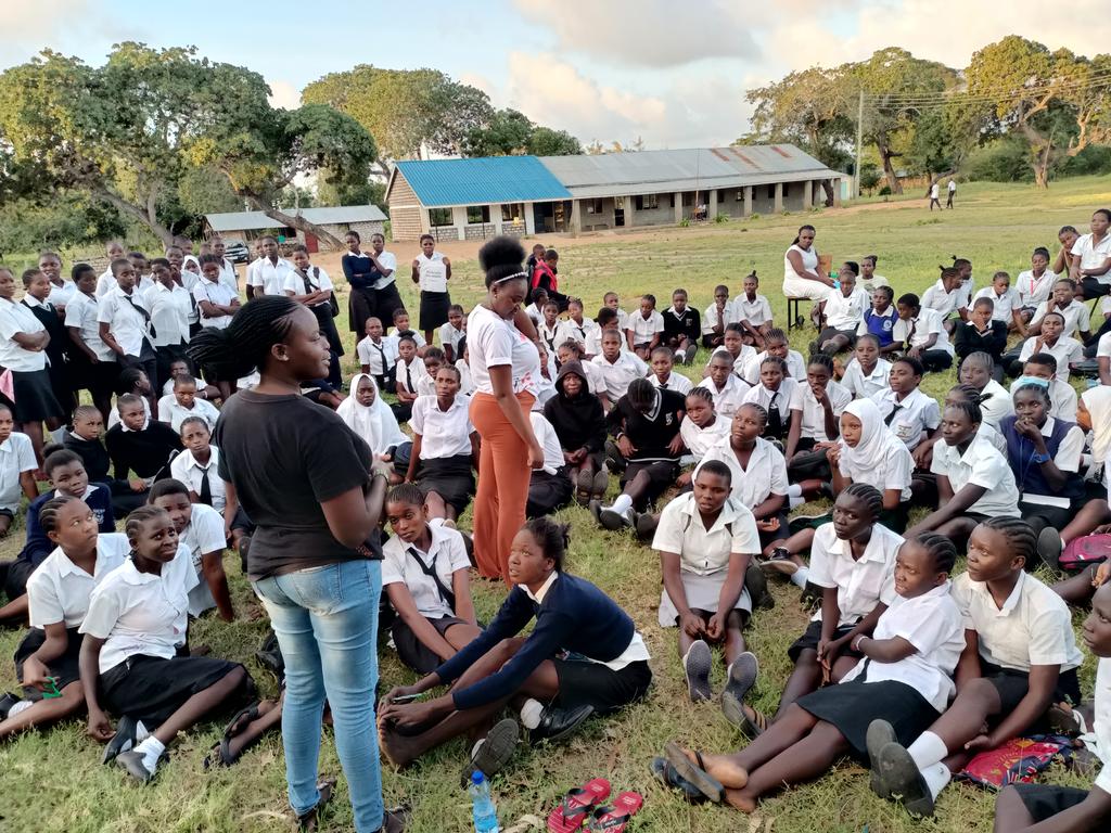 naomimanga3's tweet photo. Yesterday's session at mkongani secondary was a success. Educating girls on their sexual reproductive health  unwanted pregancies and the risk of contracting HIV and other sexually transmitted infections. 
 One girl at a time! 
@sombezapwani
@KatanaEmily
@femaleandmore https://t.co/GZTnJQfNZG