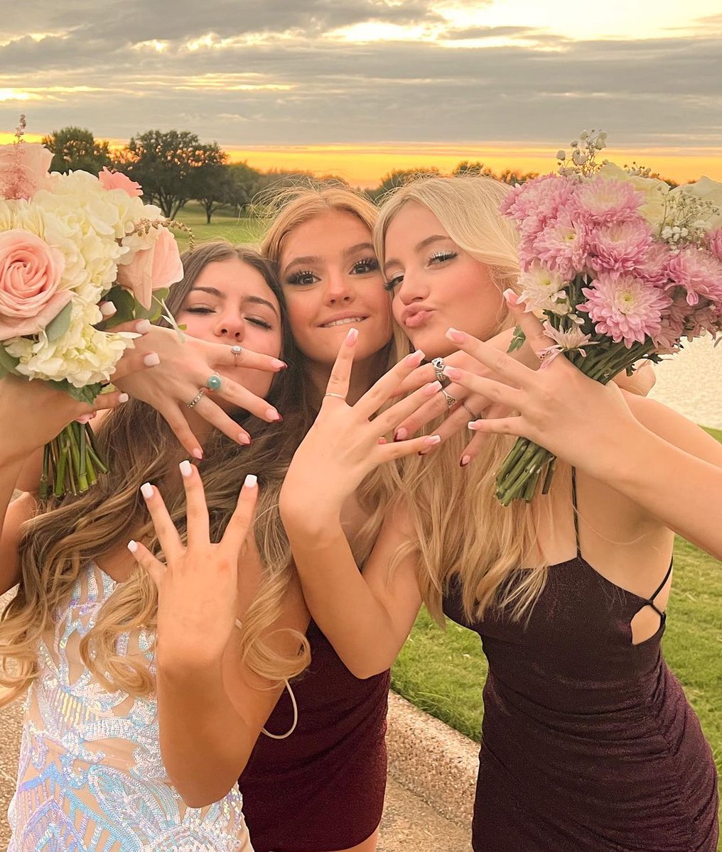 rachelham_'s tweet photo. My grl finally got hitched!!!! 
#bff #sadbuthappy #hitched https://t.co/7gSsTM4Ikm