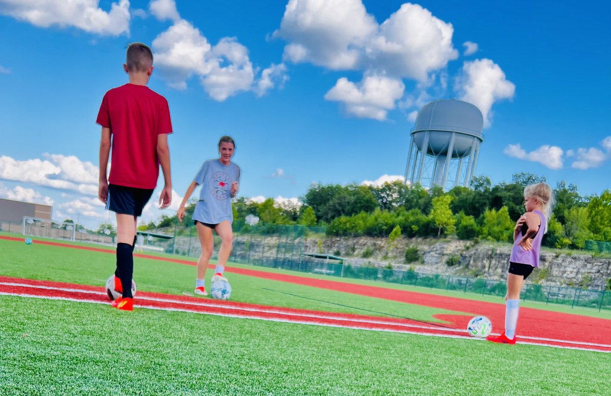 MamaLane417's tweet photo. Our kids love learning from positive mentoring by @GirlsSoccer_BHS Senior Kloey Alms! Branson Soccer has a bright future ❤️🏴‍☠️⚽️ #wearebranson #raisingpirates https://t.co/UIYPgUbqtp