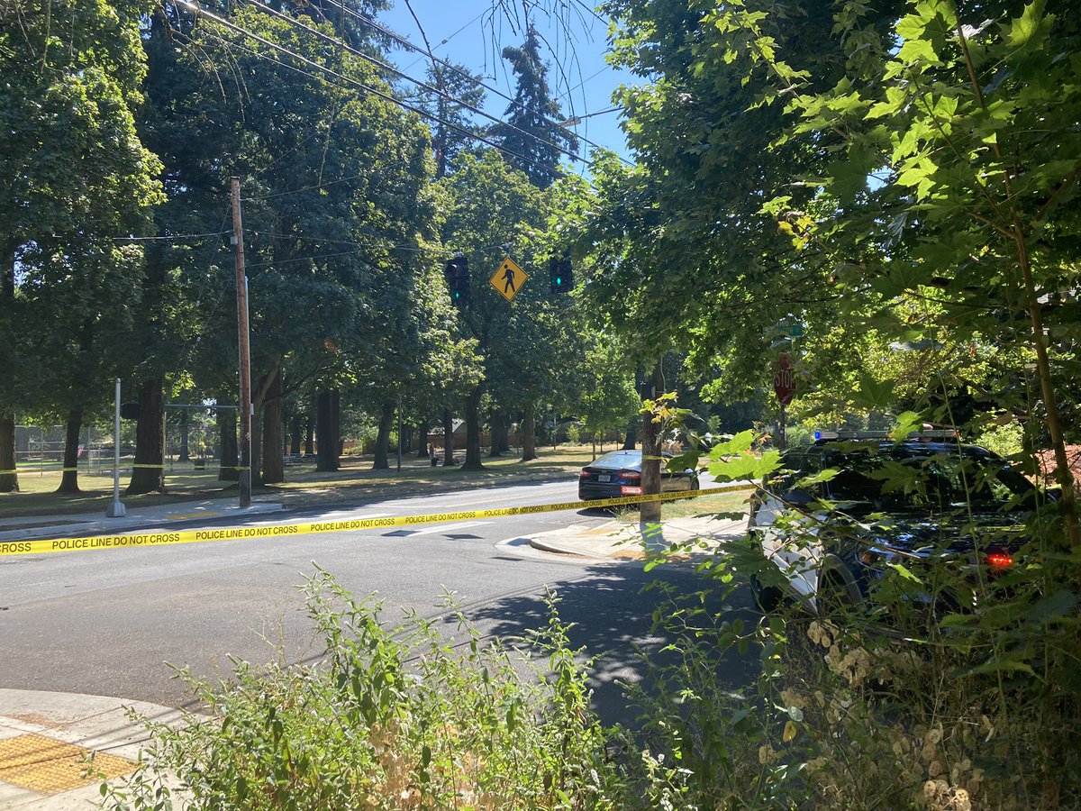33rd and Mason closed for investigation into pedestrian struck #LiveonK2 <a href="/KATUNews/">KATU News</a>