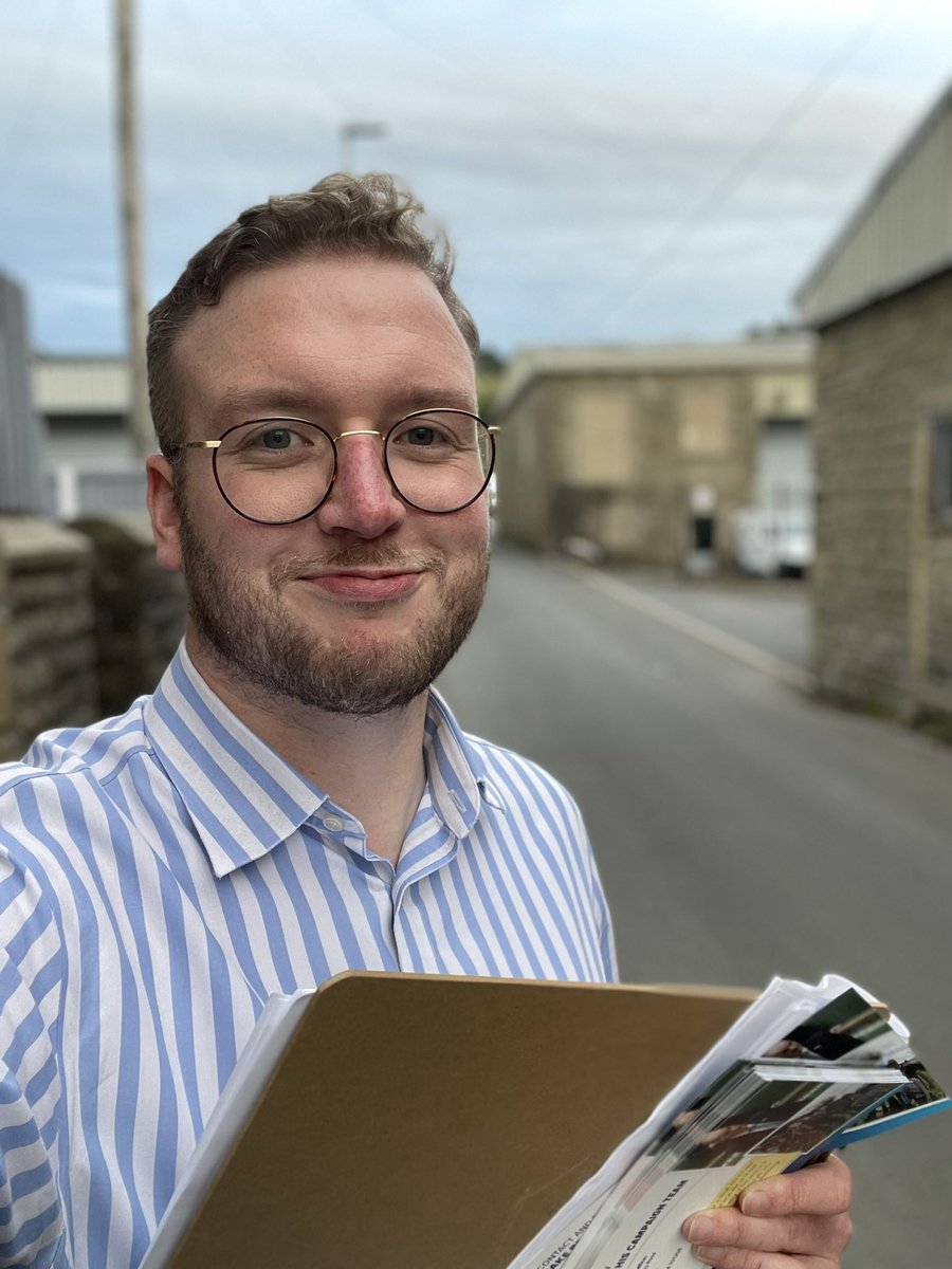 scottdismith's tweet image. Lovely evening for a street surgery in #Facit and #Shawforth – on the day we found out the by election will be held on 29 September!  🗳💪