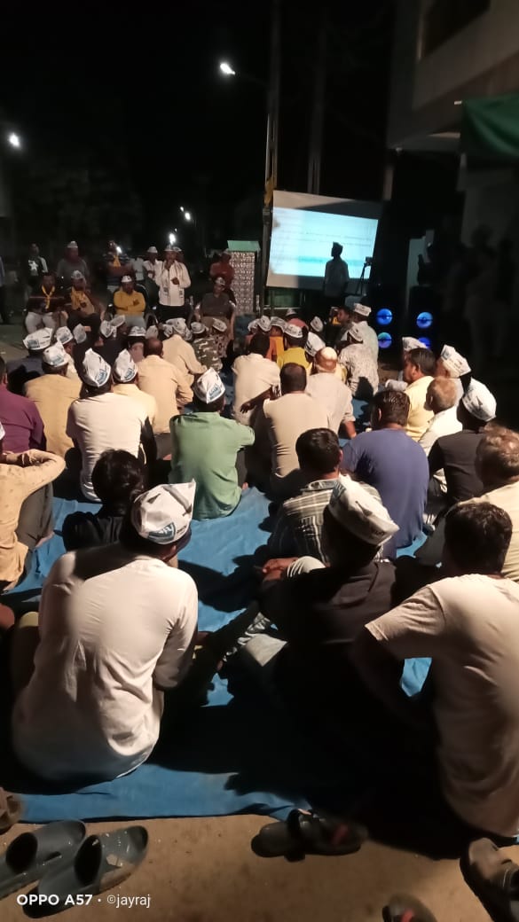 #આ_વખતે_આપ_જ_વિકલ્પ 
ધોરાજી ખાતે આમ આદમી પાર્ટી દ્વારા પ્રોજેક્ટર જનસવાંદ કાર્યક્રમ યોજાયો જેમા ખૂબ મોટી સંખ્યામાં લોકો હાજર રહ્યા હતા 
આજરોજ  150 થી વધારે લોકો આમ આદમી પાર્ટી સાથે જોડાયા.
<a href="/AAPGujarat/">AAP Gujarat</a> <a href="/SandeepPathak04/">Dr. Sandeep Pathak</a> <a href="/Gopal_Italia/">Gopal Italia</a> <a href="/isudan_gadhvi/">Isudan Gadhvi</a> <a href="/manoj_sorathiya/">Manoj Sorathiya</a> <a href="/HasanSafin/">Dr Safin 🇮🇳</a>