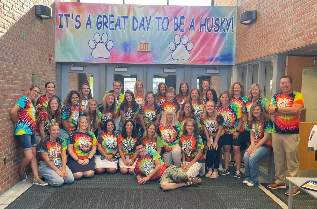 Who can change a middle school into an elementary school, last minute, over a summer?  The #HuskyPACK can!!  #itsagreatdaytobeahusky <a href="/WBSDHuskies/">Roosevelt</a> <a href="/wbloomfieldschl/">wbloomfieldschl⚓️</a>