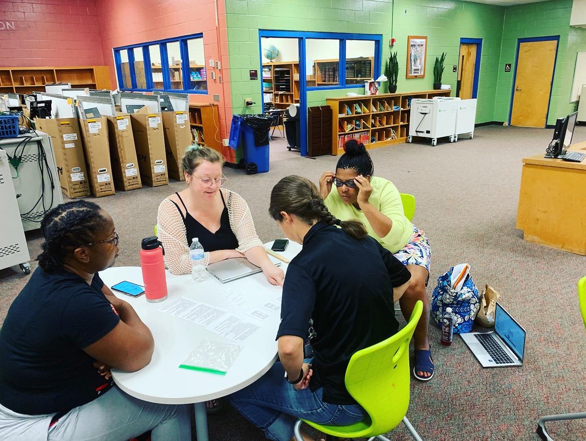 CMS_Advanced's tweet photo. 🍎We worked with #TeamTuck today at @TuckaseegeeLITD @TuckTownPTA
👯♀️They learned how “it takes two” to co-plan & co-teach effectively and are embracing inclusive practices.
#CMSLITD https://t.co/IEmO5W2WXp