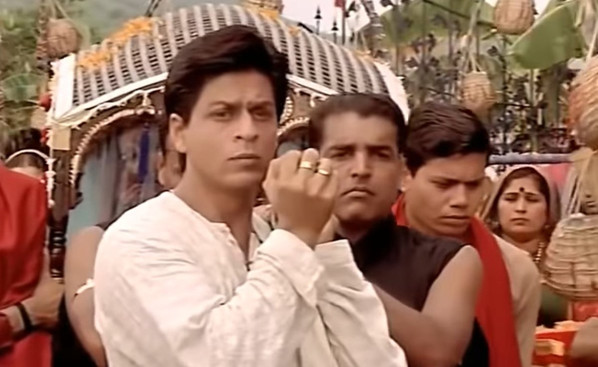 namedhappiness's tweet photo. #RavishKumar participating in the valediction of #NDTV be like. #devads https://t.co/sm67MN5hzn