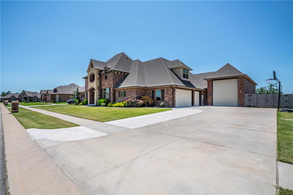 David_Oberfield's tweet photo. https://t.co/vTH0tzb68f
5 bed, plus an office w/it's own full bathroom, plus a large bonus room, 1/2 acre, RV garage w/2 overhead doors, surround sound throughout!  Call/Text me 405-413-3829 #pricereduced #customhome #tuttleok #oberfieldrealestateteam #davidoberfieldrealtor https://t.co/CRzprYUwyx