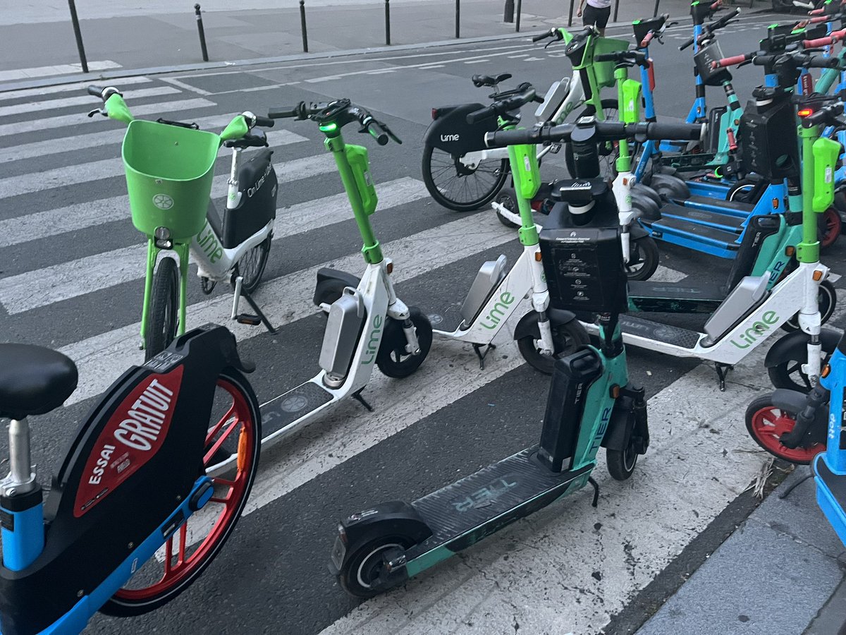 Cmt une entreprise comme  <a href="/limebike/">Lime</a> qui promeut la mobilité des parisien.ne.s à @paris, permette que la mobilité des personnes à "mobilité réduite" soit compromise?
Tt ça ds l'indifférence totale!
C'est juste honteux!
<a href="/Unapei_IdF/">Unapei-IDF</a> <a href="/prefpolice/">Préfecture de Police</a> <a href="/le_Parisien/">Le Parisien</a> <a href="/Paris/">Paris</a>