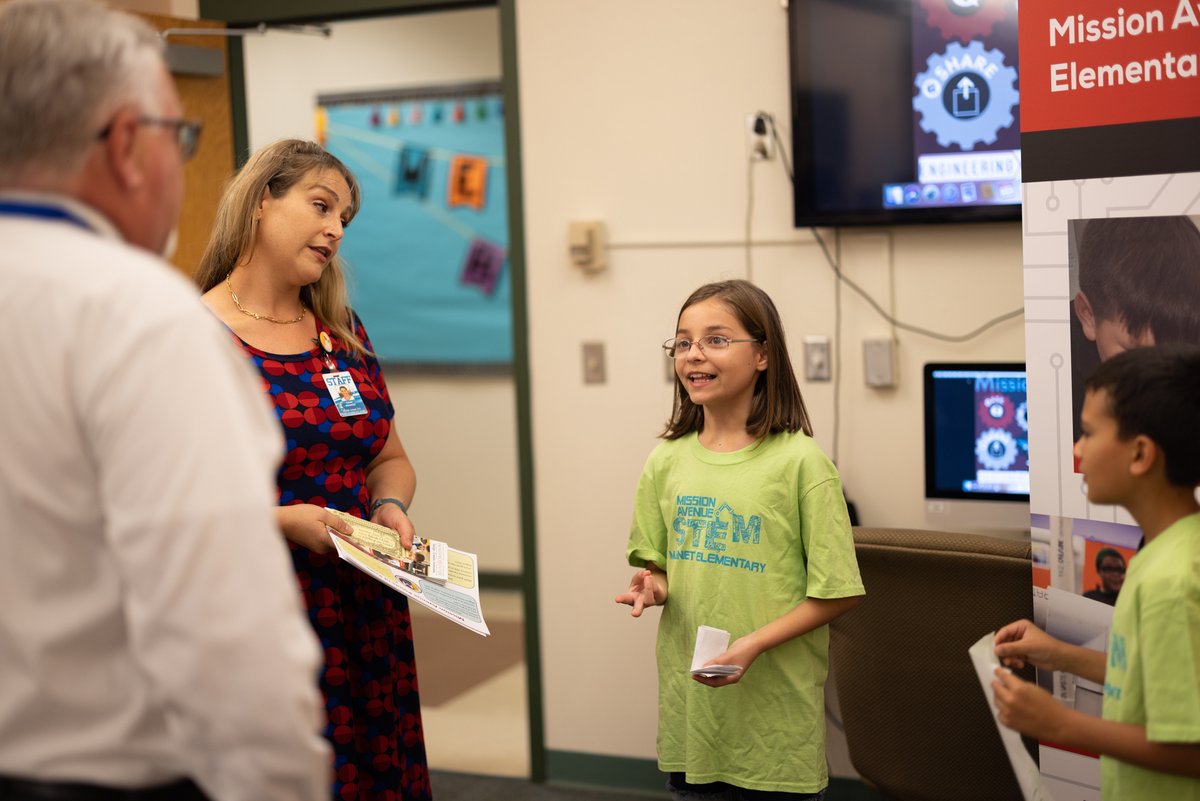 SuptABQschools's tweet photo. Had a great visit at Mission Avenue Elementary, Magnet Schools of America’s latest Nationally Certified Demonstration School. I had the best leaders show me around their classrooms and campus. Great to see the STEM-based learning happening in APS. #APSConnects https://t.co/PQHkPSDKmn