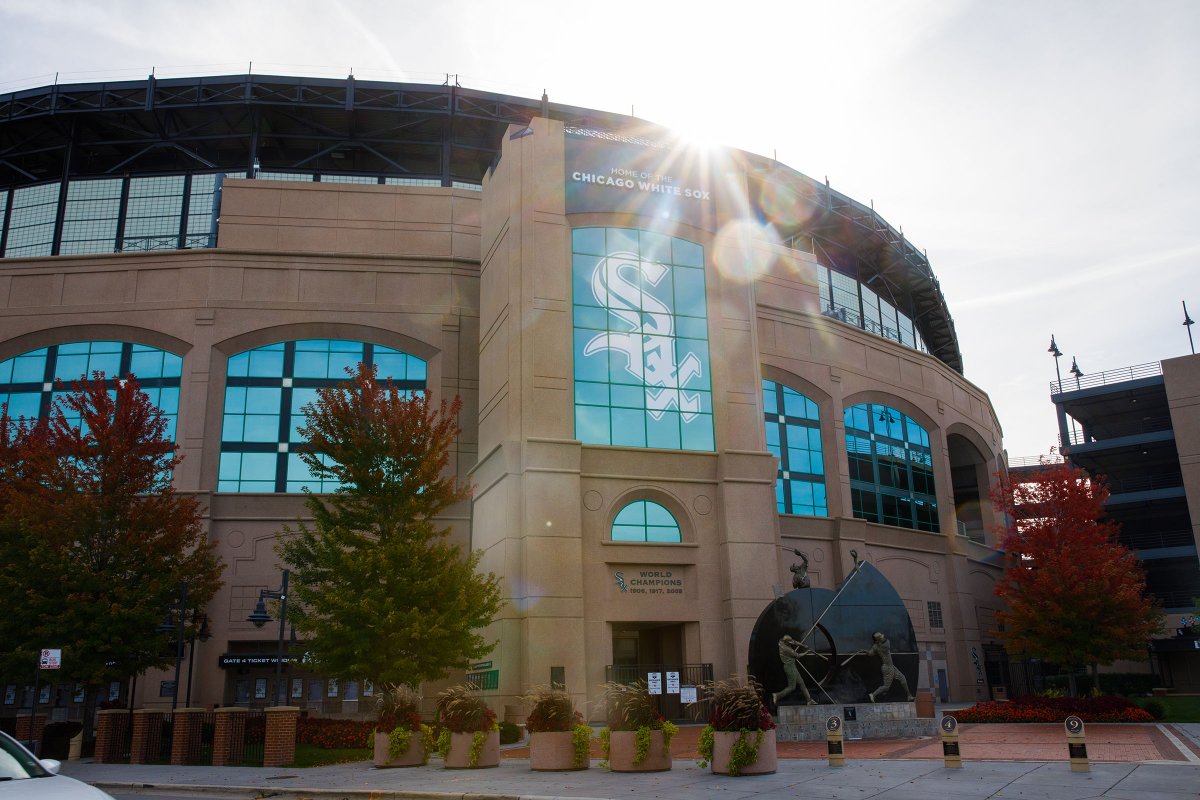 All DePaul family members are invited to join us for DePaul Night with the White Sox on Tuesday, Oct. 4! Get the DePaul special ticket offer before it sells out: ow.ly/qUwu50Krx2W