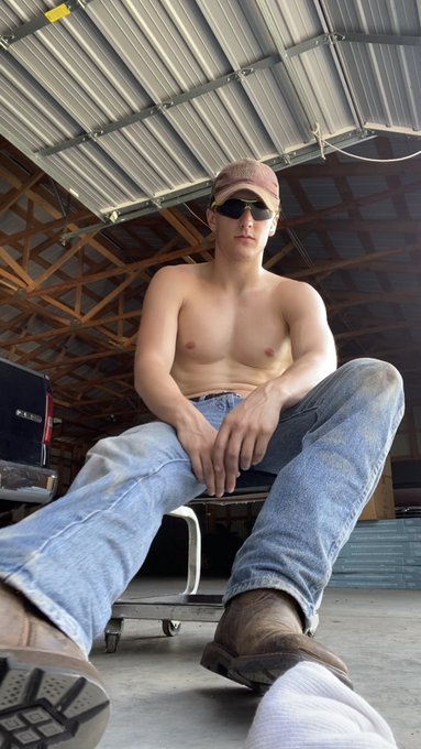 Should I shower before you blow me? https://t.co/1g9k4NfVoQ