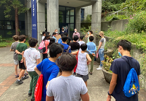 WNFUW's tweet photo. Last week roughly 40 middle schoolers immersed themselves in the tiny world of nanotechnology through the @uwmemc NanoCamp! Students toured the WNF to learn how new materials and devices are fabricated for everything from quantum computing to disease diagnostics. https://t.co/PdN7h564xX