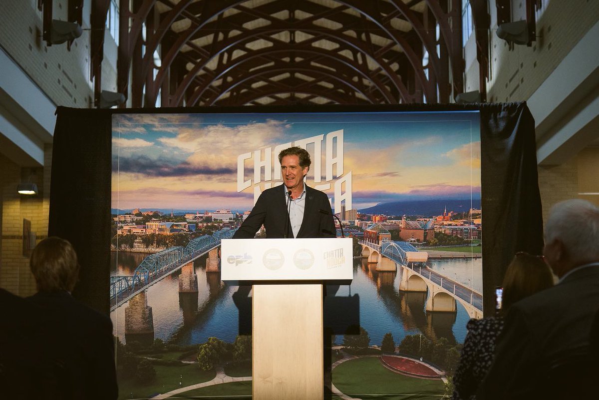 MayorTimKelly's tweet photo. Huge day for Chattanooga! Thanks to @EPBChattanooga, our community’s unmatched internet speeds are about to get even faster as we launch the nation’s first 25 gigabit internet service. Excited to see where this leads us in the years to come! https://t.co/sbmLtlFofB