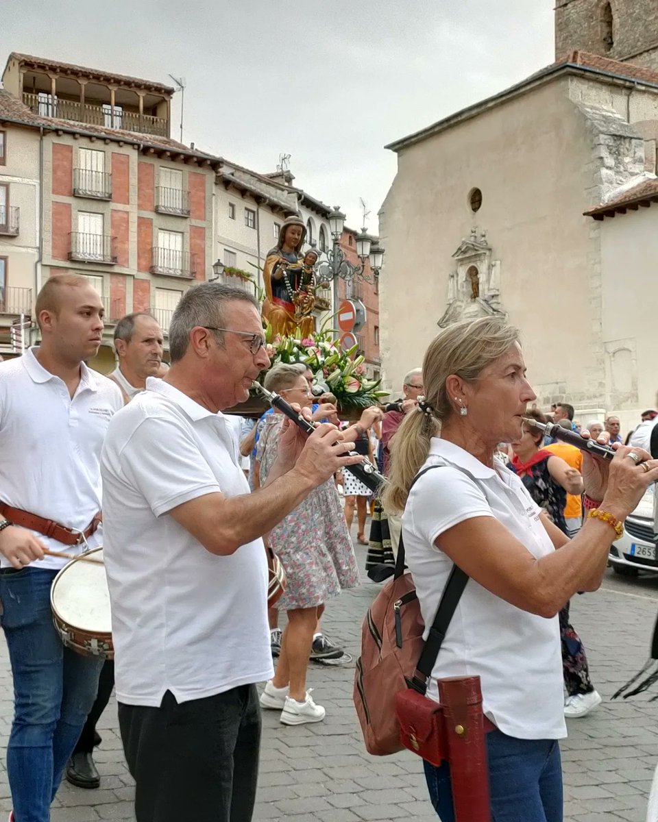 aytocuellar's tweet photo. Miembros de la Corporación Municipal, Corregidora y Damas de las fiestas han acompañado a la Virgen del Rosario en su bajada a Santo Tomé donde ha comenzado su Triduo. https://t.co/6salD0B7F7