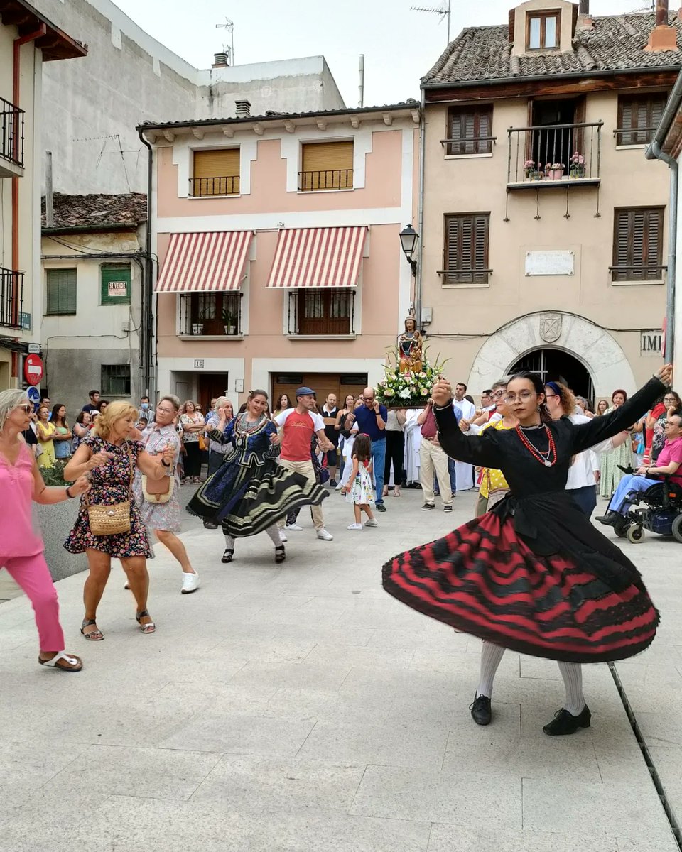 aytocuellar's tweet photo. Miembros de la Corporación Municipal, Corregidora y Damas de las fiestas han acompañado a la Virgen del Rosario en su bajada a Santo Tomé donde ha comenzado su Triduo. https://t.co/6salD0B7F7
