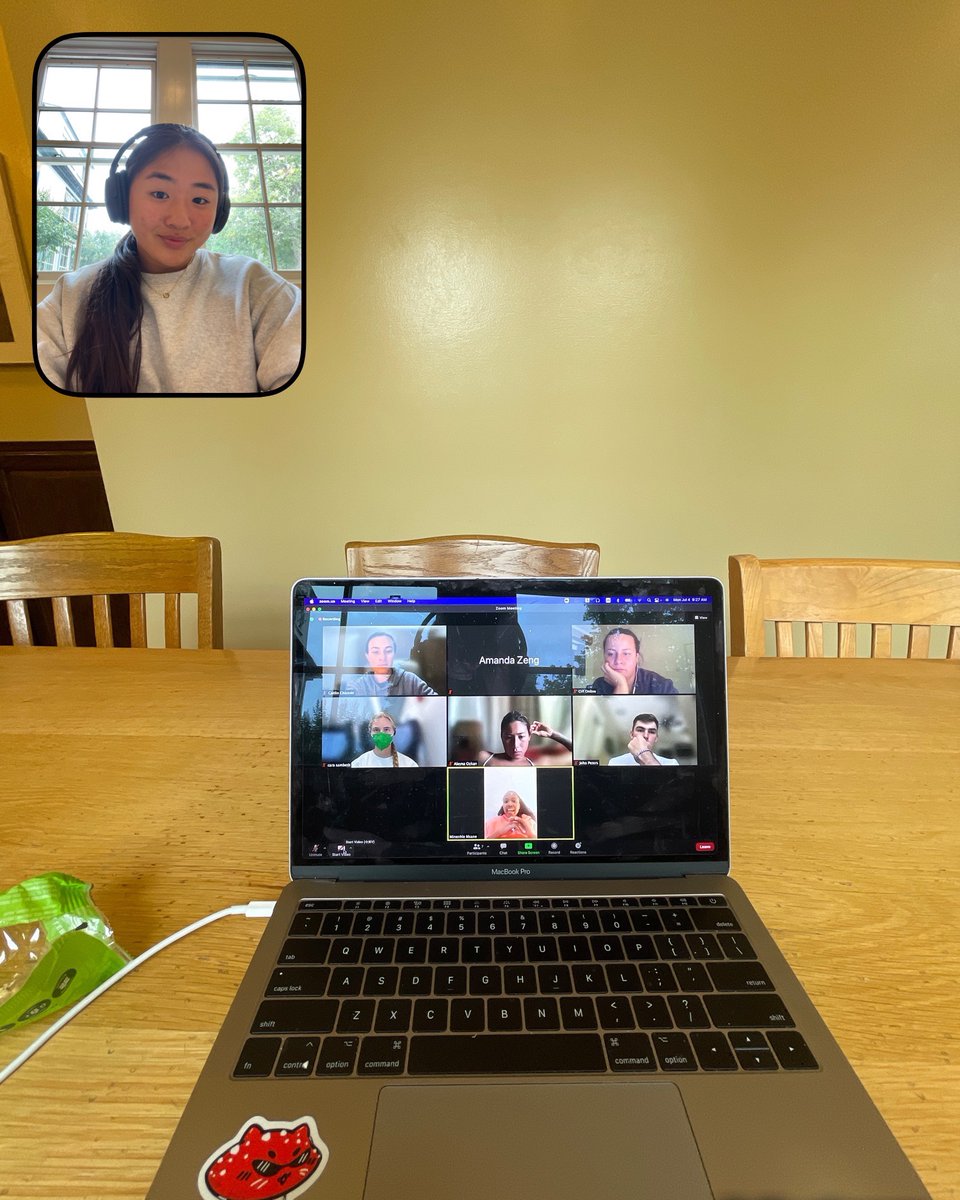 ACEathletes's tweet photo. #ACEinPlaceSouthAfrica '22 and @StanfordWGym student-athlete Amanda Zeng loved participating in her group's peer discussion regarding current South African politics. Amanda was on the Stanford campus, zooming into ACE from her dorm lounge! #GoStanford #CardinalService @GoStanford https://t.co/kC2HvRGl2v