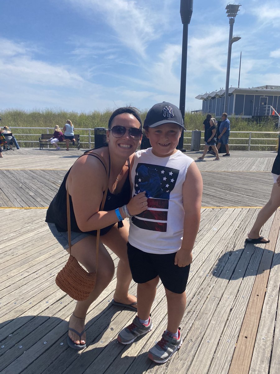 When you walk the ends of the Earth (aka as the AC Boardwalk) to find one of your favorite teachers <a href="/ShillaberKelly/">Kelly Brown</a> ❤️✈️✈️✈️✈️ #beartavernpride #acairshow
