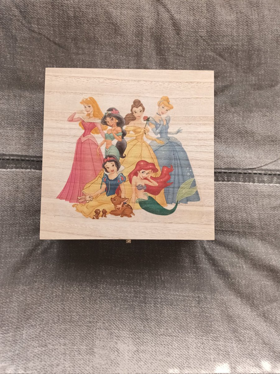 DSmithcreations's tweet photo. Excited to share the latest addition to my #etsy shop: Disney Princess Memory Box Personalised with a name #memorybox #keepsakebox #stoagebox #birthdays #christmas #holidays #gift #gifts #holidaymemories https://t.co/OWl3dRx55c https://t.co/Tr439xGofS